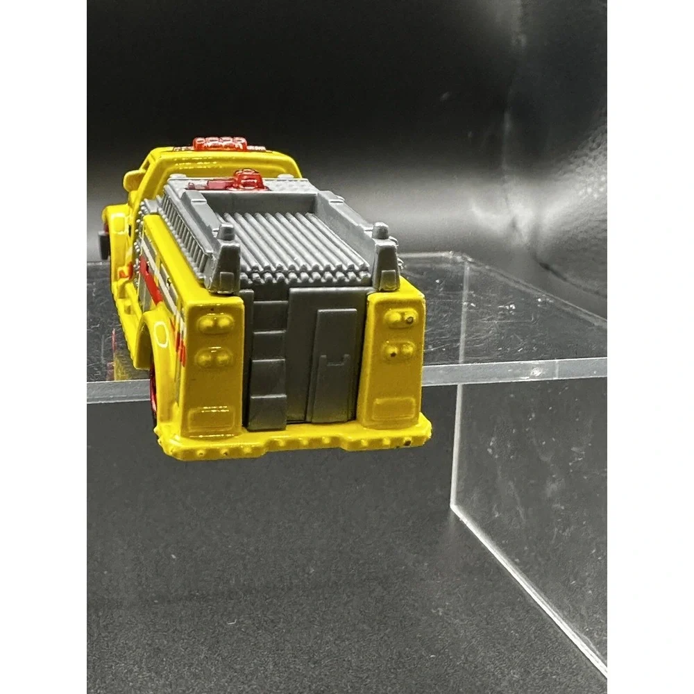 MATCHBOX HIGHWAY RESCUE FIRE TRUCK MB566 2002 Mattel Vintage Yellow Version